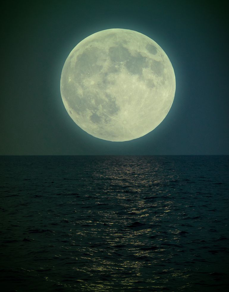 Full moon under the ocean