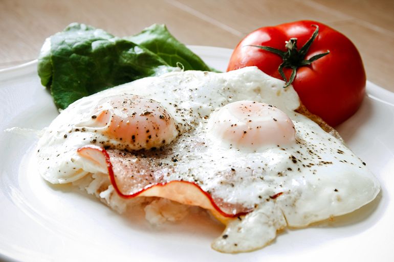 Breakfast with fried eggs and tomato